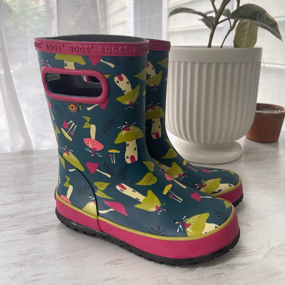 SOLD - Bogs Fairies and Toadstool Boots